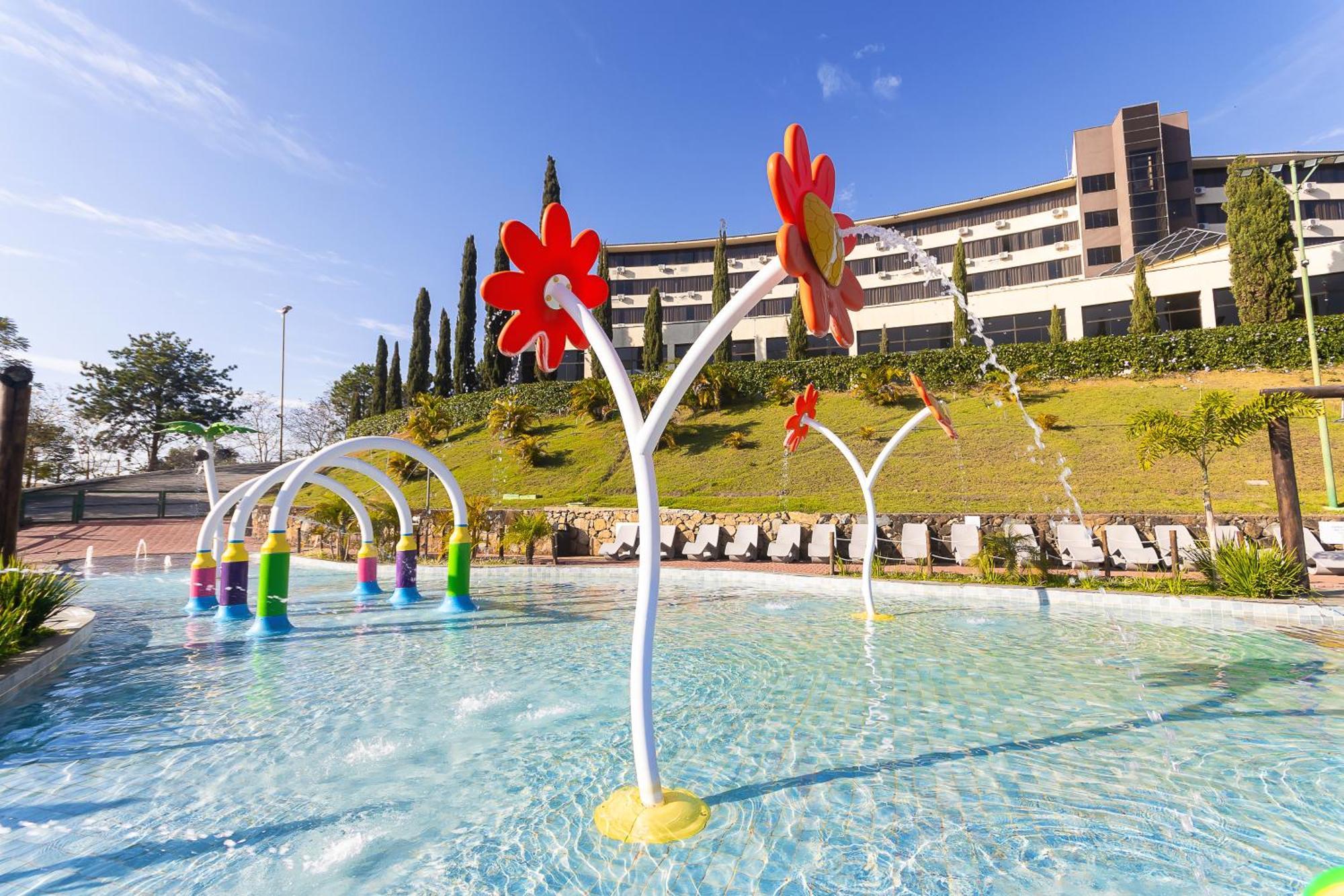 Hotel Golden Park All Inclusive Pocos De Caldas By Nacional Inn Ngoại thất bức ảnh The children's pool at the hotel