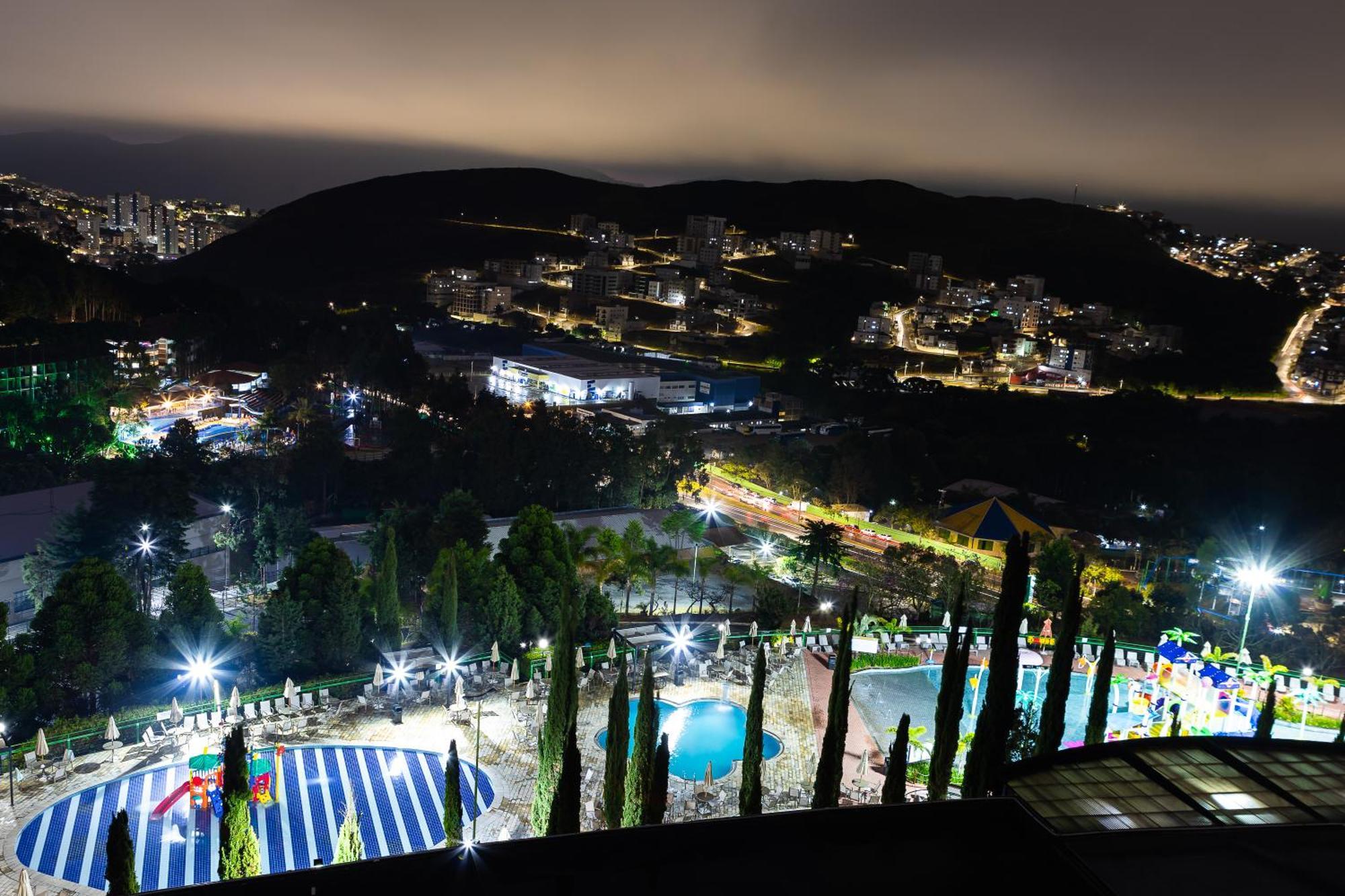 Hotel Golden Park All Inclusive Pocos De Caldas By Nacional Inn Ngoại thất bức ảnh View of the park at night