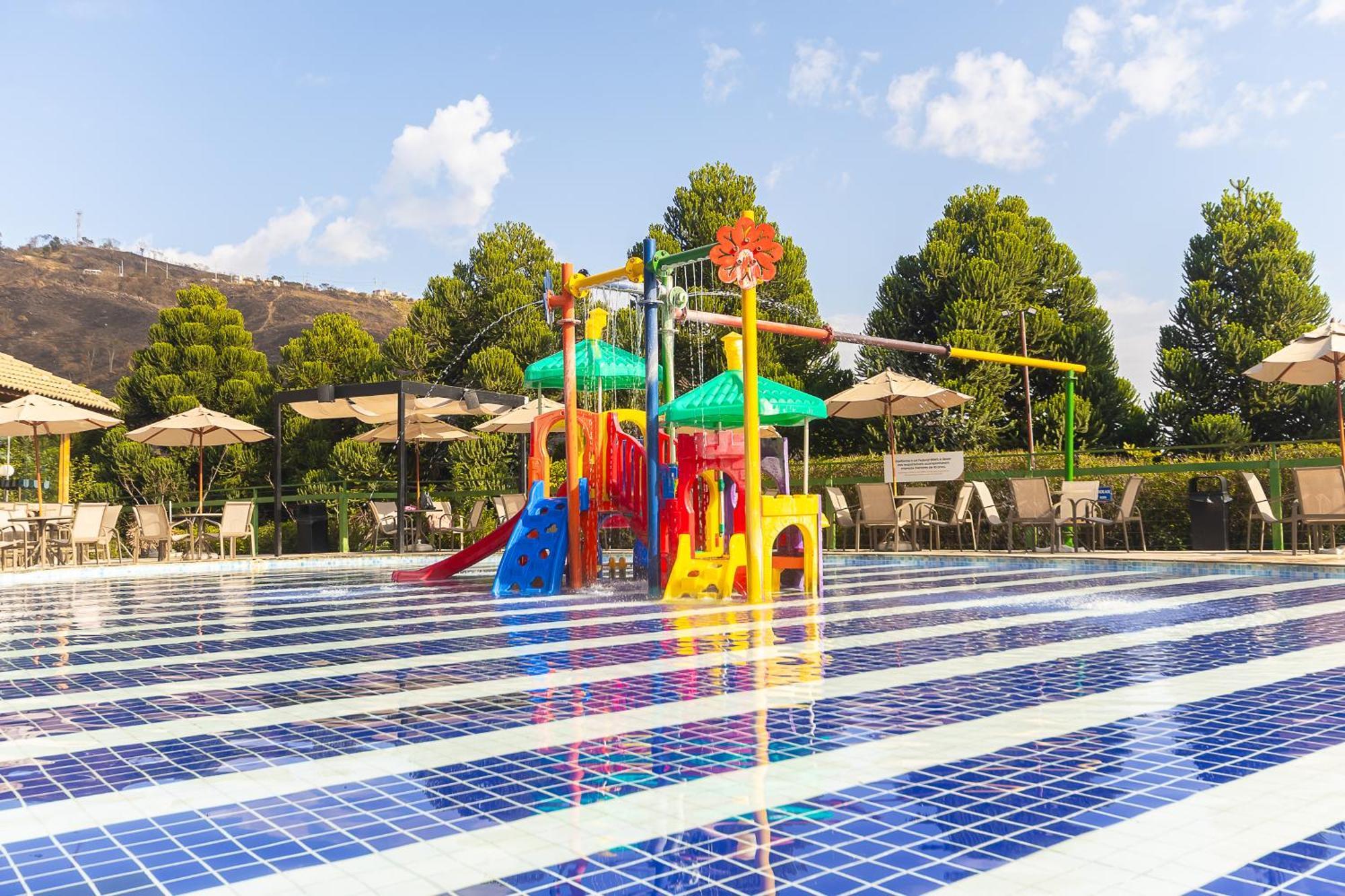 Hotel Golden Park All Inclusive Pocos De Caldas By Nacional Inn Ngoại thất bức ảnh The swimming pool at the resort