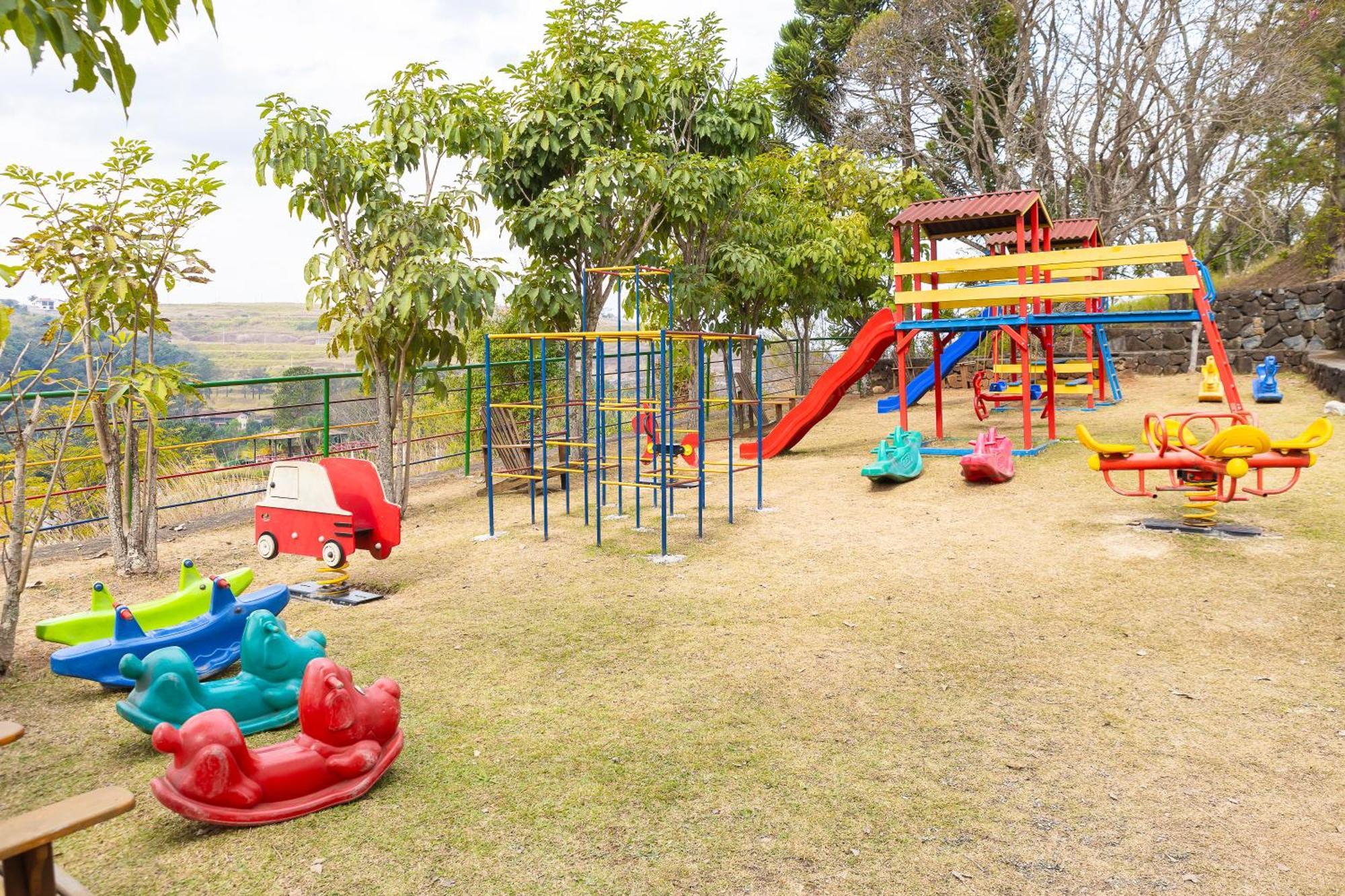 Hotel Golden Park All Inclusive Pocos De Caldas By Nacional Inn Ngoại thất bức ảnh Playground in the park