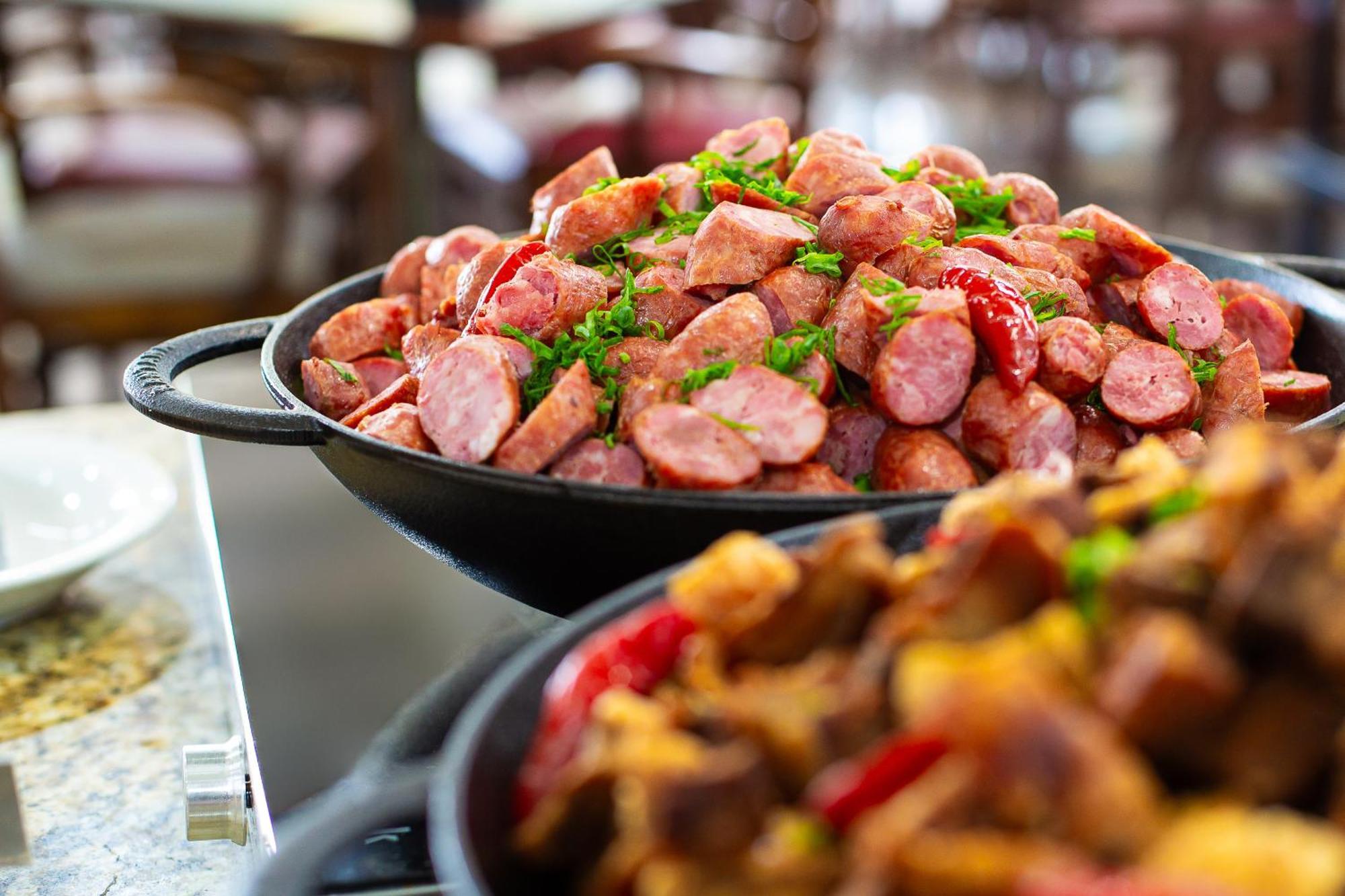 Hotel Golden Park All Inclusive Pocos De Caldas By Nacional Inn Ngoại thất bức ảnh Kielbasa prepared in a skillet