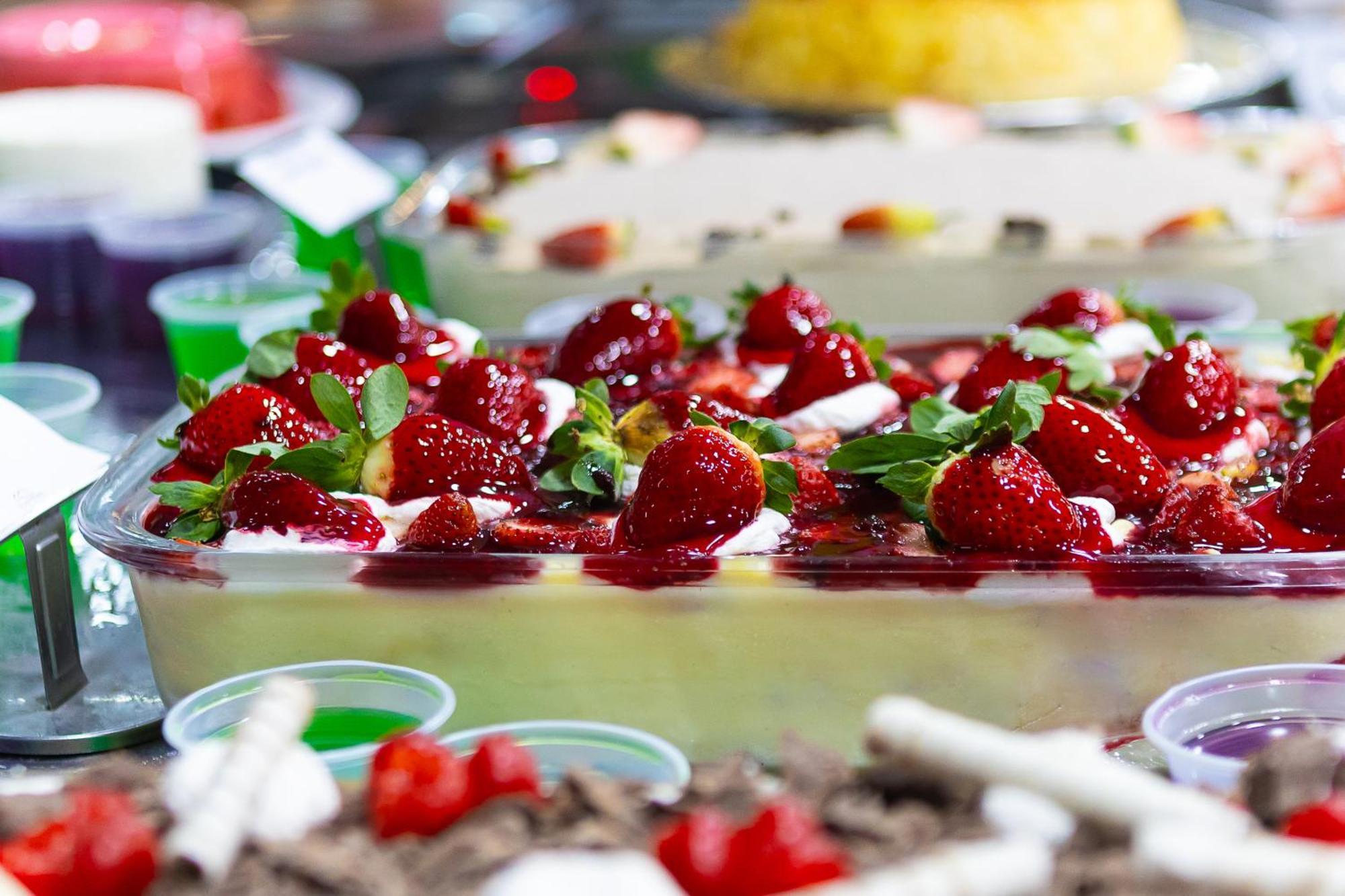 Hotel Golden Park All Inclusive Pocos De Caldas By Nacional Inn Ngoại thất bức ảnh A strawberry parfait